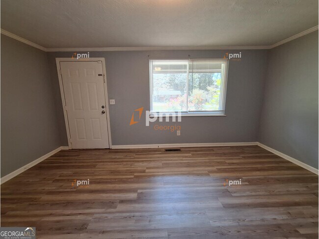 Building Photo - 6139 Lullwater Dr
