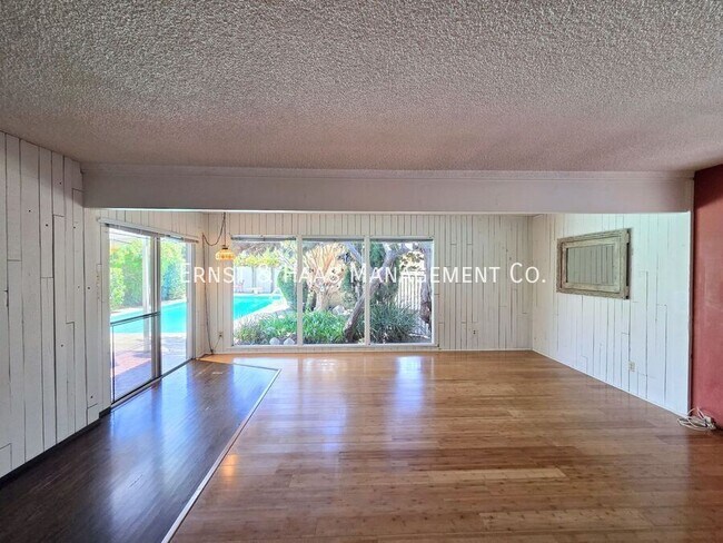 Building Photo - 2080 Senasac Ave