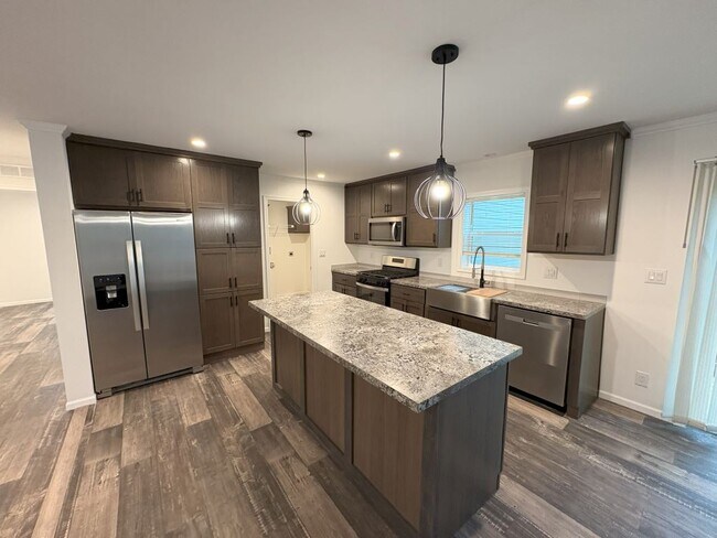 Building Photo - 5045 W Sawgrass Dr
