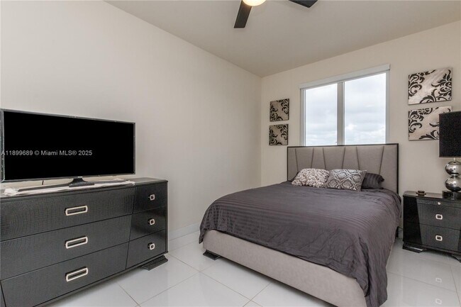 Building Photo - 10245 NW 63rd Terrace