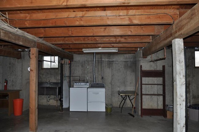 Building Photo - 1335 S Kio St