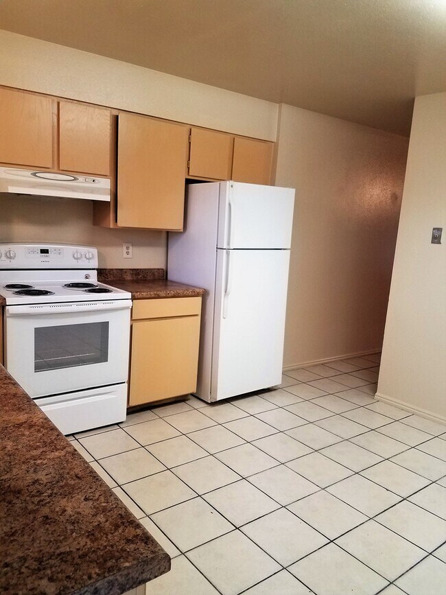 Building Photo - 3 Bedroom Condo With Pool and Views