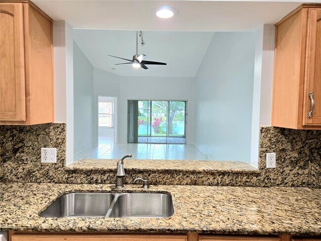 Building Photo - 5912 NW 93rd Terrace