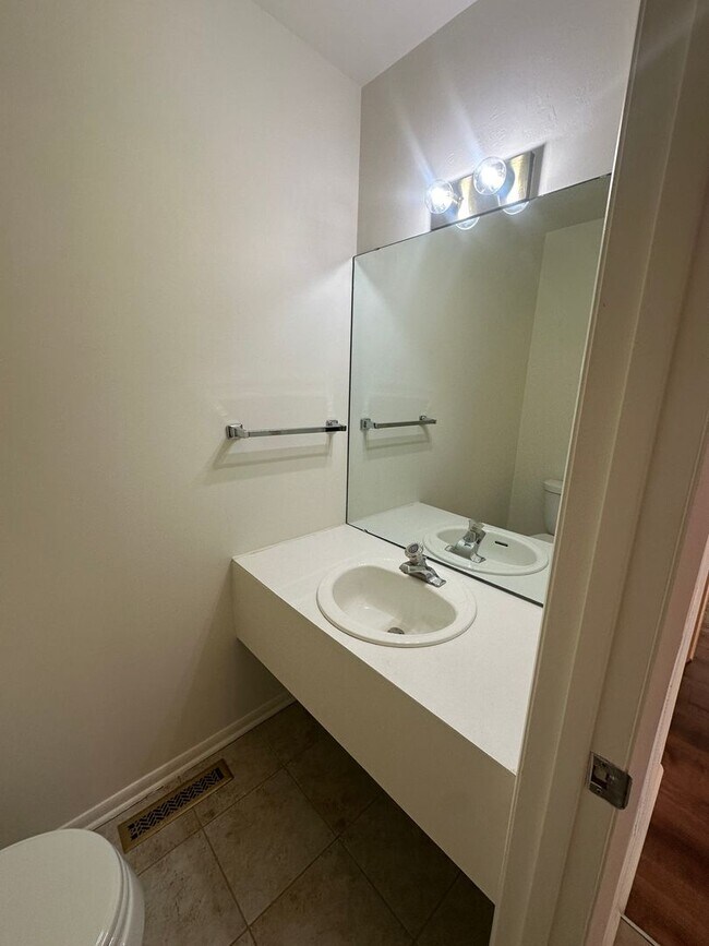 Building Photo - SW County Townhome