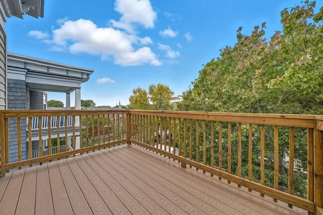 Building Photo - 24 Hinckley St