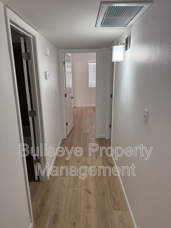 Building Photo - 1302 E Maddock Rd