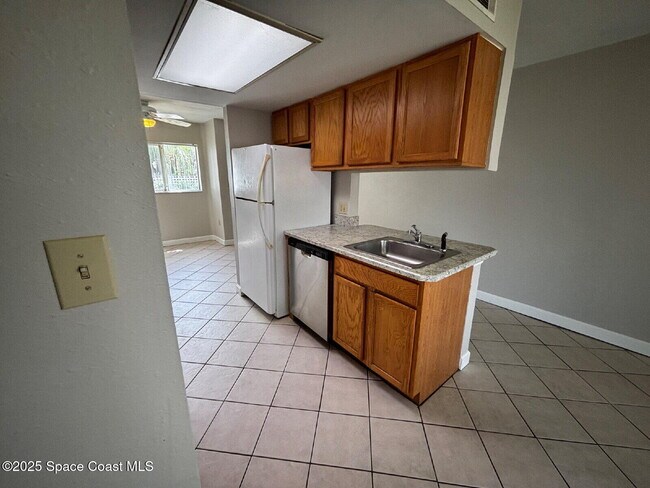 Building Photo - 120 Beach Park Ln