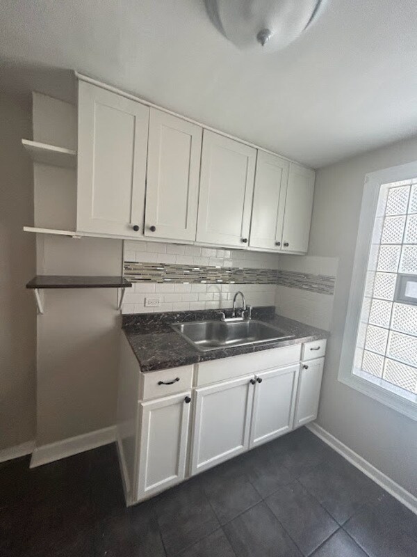 Building Photo - 10852 S Buffalo Ave