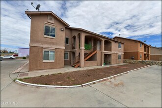 Building Photo - 3404 Blue Earth Ln