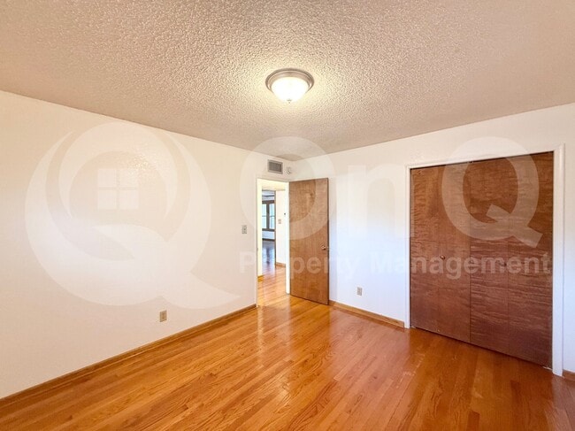 Building Photo - 2519 E Fairfield St