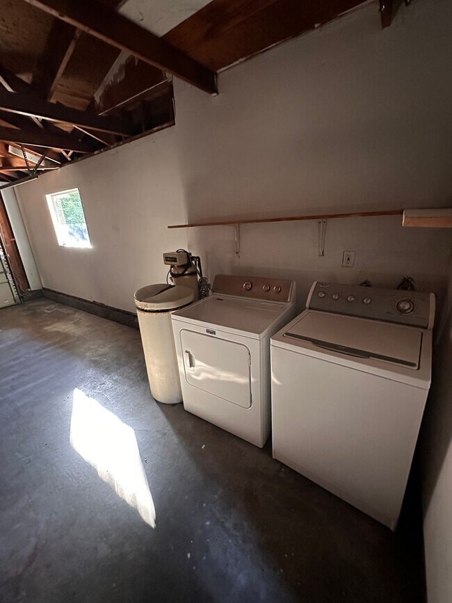 Building Photo - 2701 Blackburn Dr
