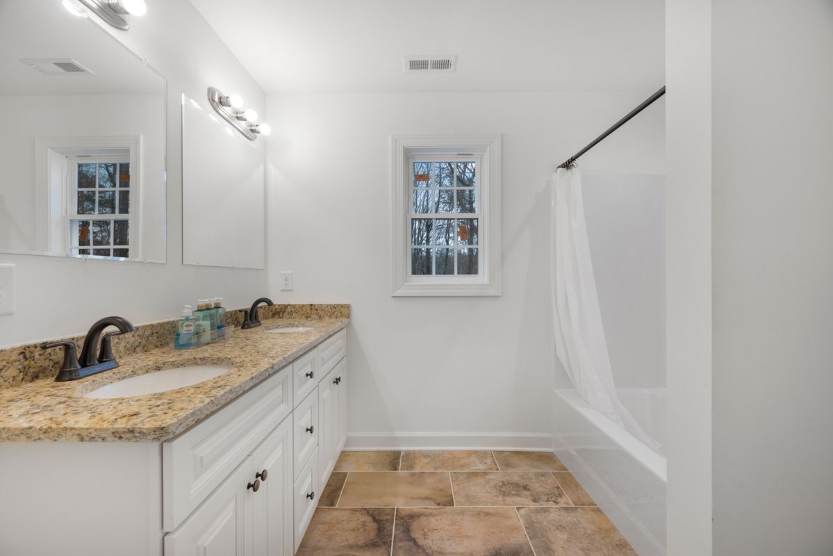 Building Photo - 4 Pasture Cir