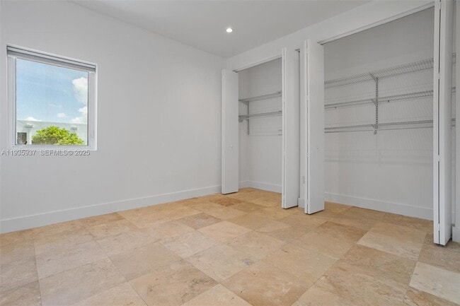 Building Photo - 2784 SW 34th Ave