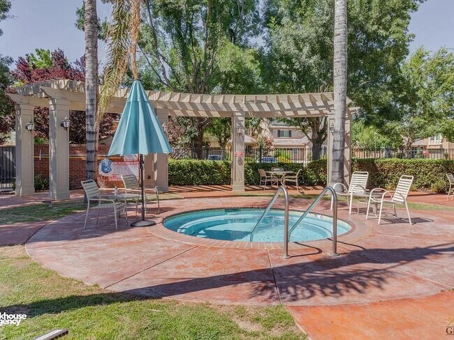 Building Photo - Stunning 4 bedroom Home In Gated Community!