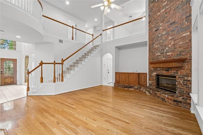 Building Photo - 10700 Pointe View Dr