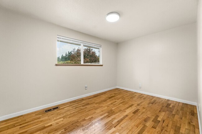Building Photo - Lakewood Rambler
