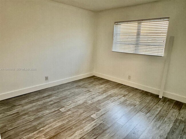 Building Photo - 900 NE 12th Ave