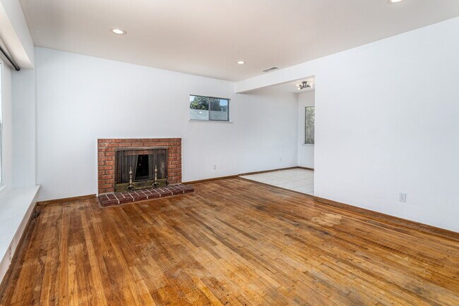 Building Photo - 6352 Clyde Ave