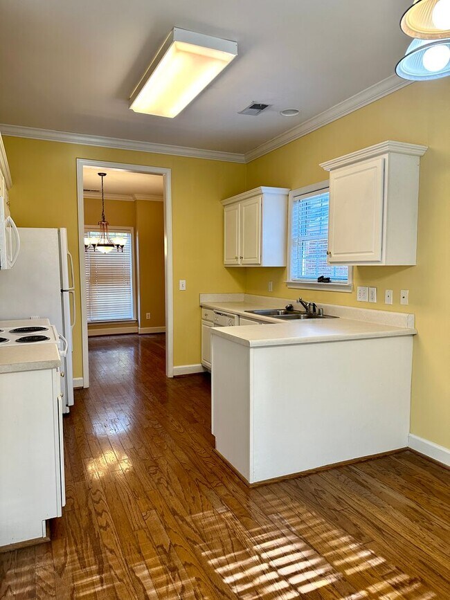 Building Photo - 1815 Charleston Cir