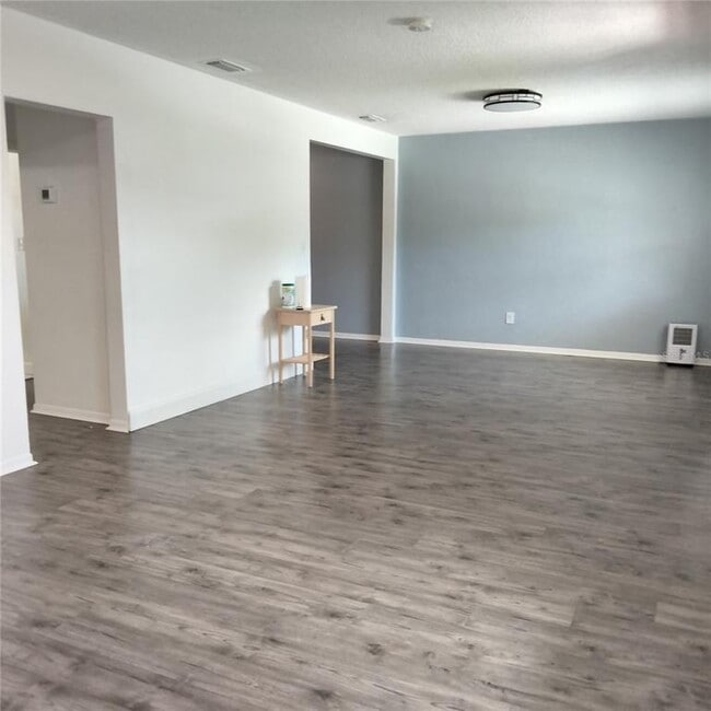 Building Photo - 351 Davenport Ave NE