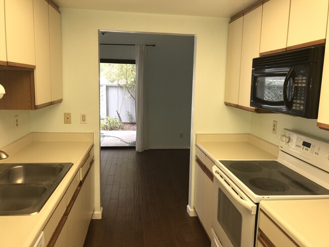 Building Photo - 2623 Willowbrook Ln