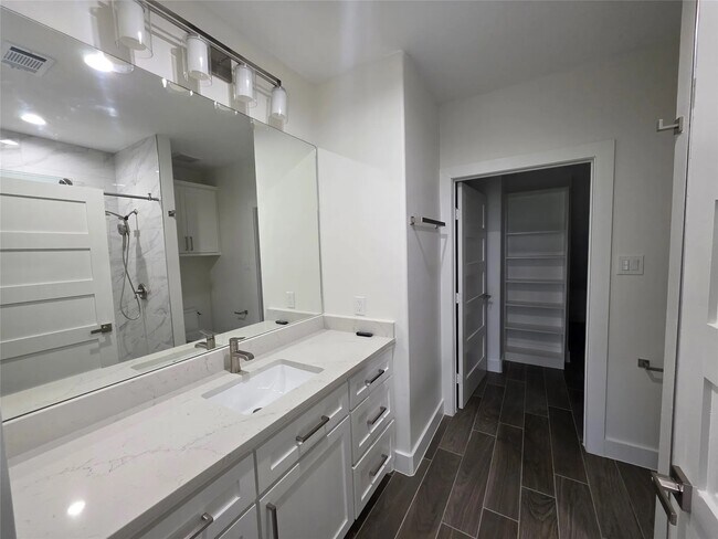 Building Photo - 12255 Trail Hollow Dr