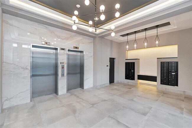 Building Photo - 119 Peter St