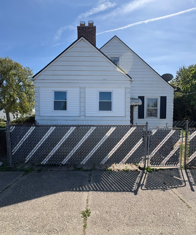 Building Photo - 5115 Farmbrook St