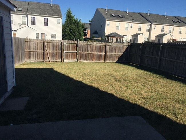 Building Photo - Charming 3 Bedroom, 2.5 Bath Townhome for Rent