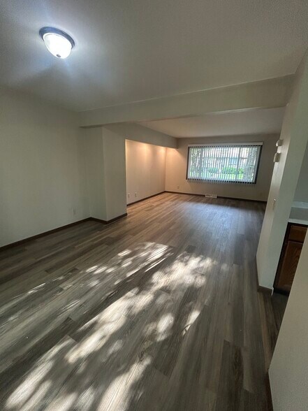 Living room - 3001 Churchill Dr