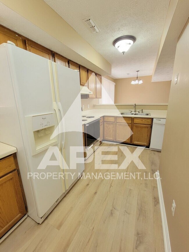 Building Photo - 3 Bed/ 2.5 Ba home w/Hardwood floors, Fire...