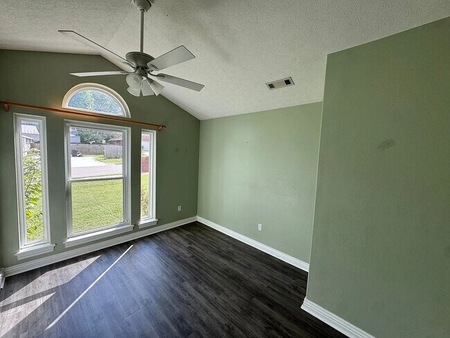 Building Photo - 312 Ridgedale Dr