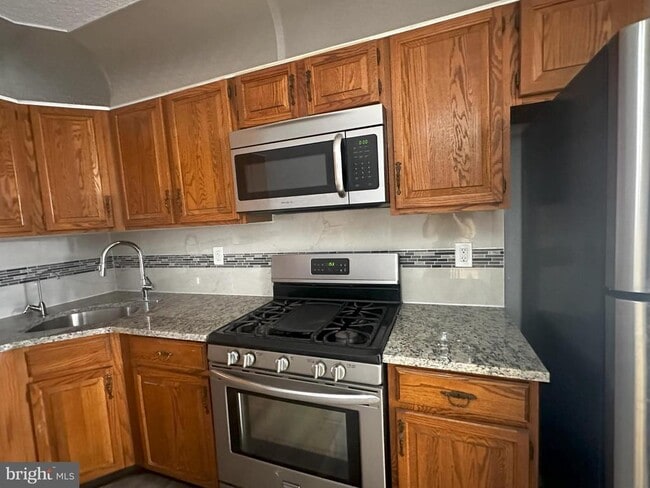 Building Photo - 66 Cheverny Ct