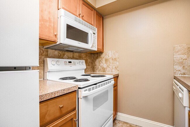 Building Photo - Almont Terrace - 730