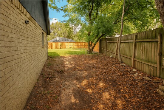 Building Photo - 7015 Maple Fox Dr