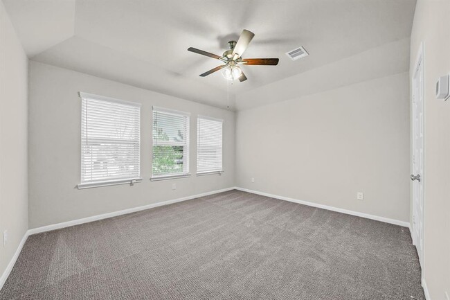 Building Photo - 5606 Hyde Park Dr