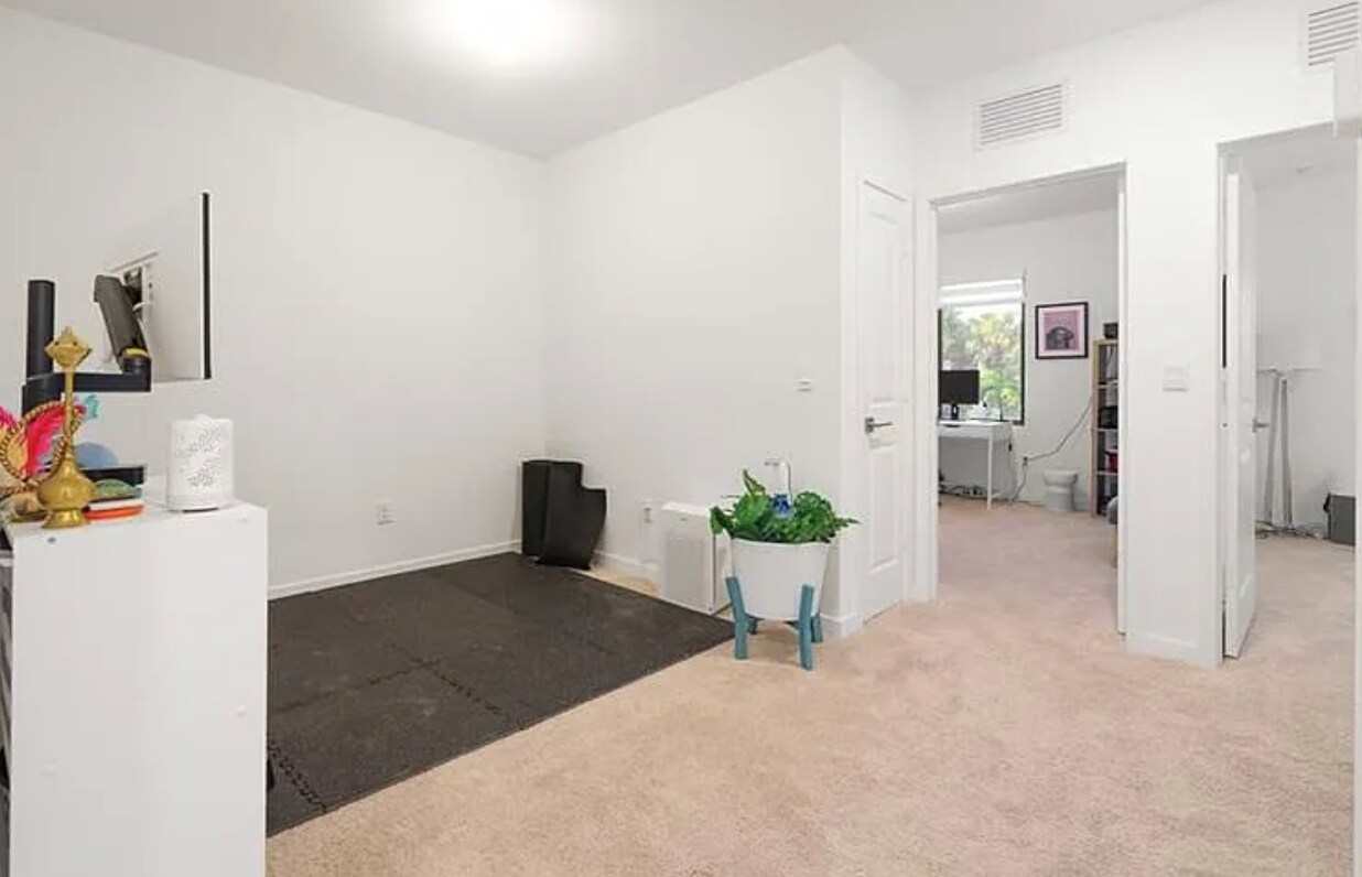 Building Photo - 531 NW 17th St