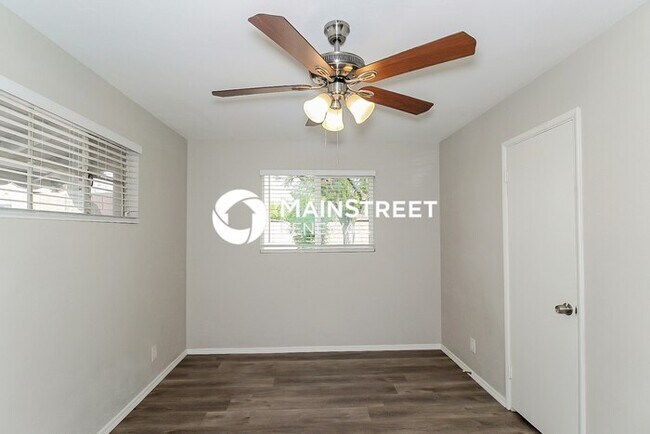Building Photo - 3 Bedroom Pet-Friendly Home in Phoenix, AZ...