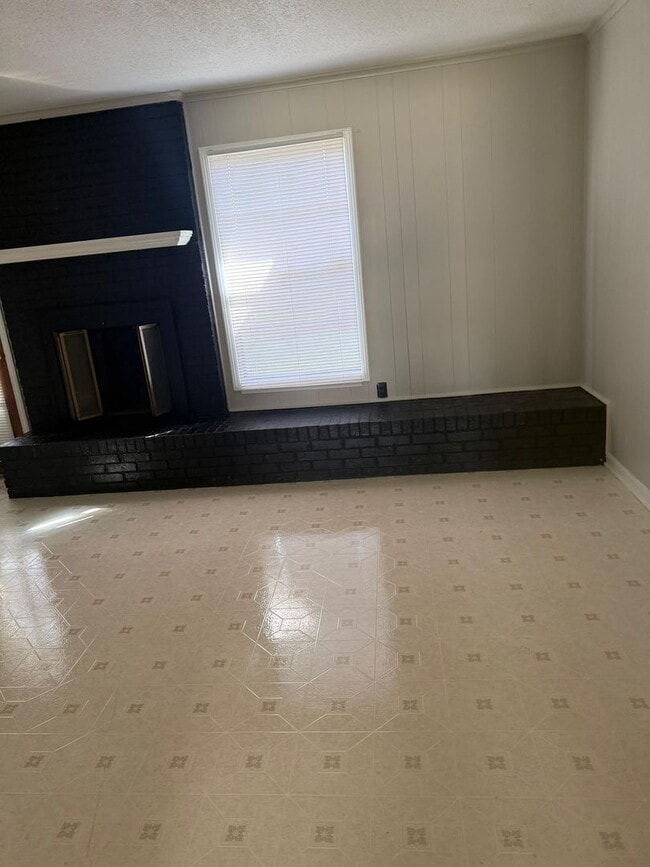 Building Photo - House for Rent in quite Neighborhood