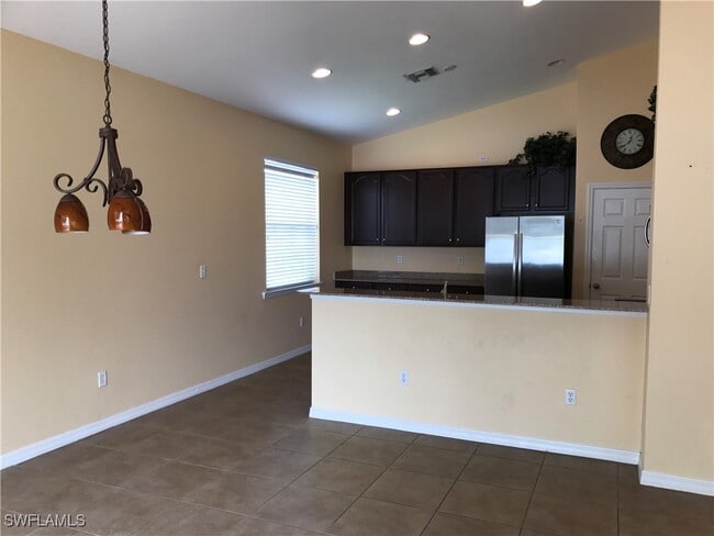 Building Photo - 1560 Birdie Dr