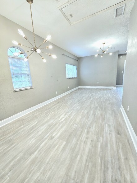 Building Photo - 1801 31st Ave N