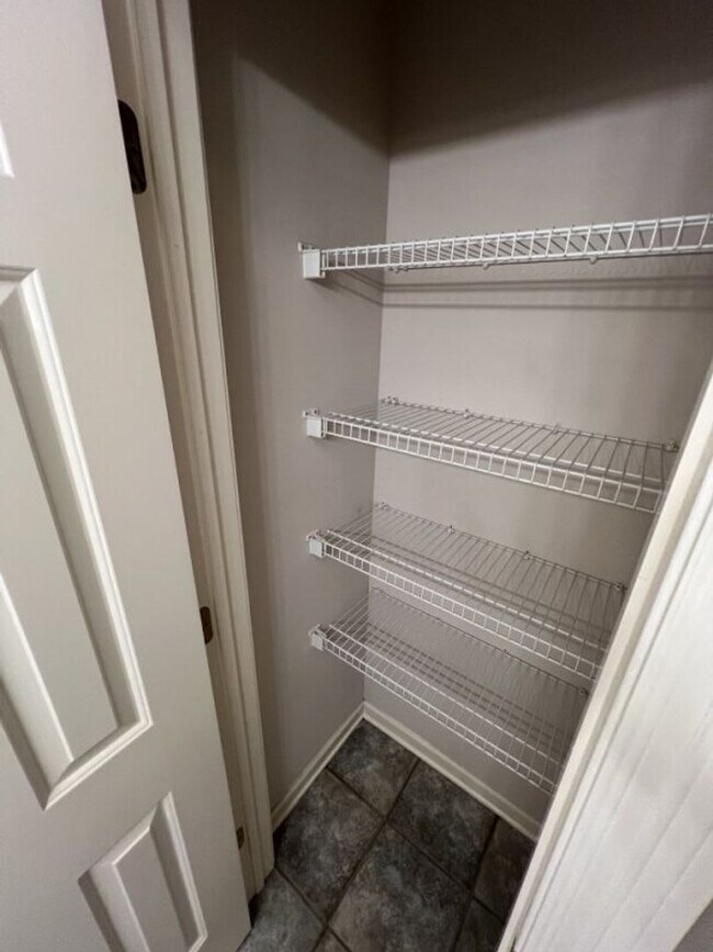 Building Photo - Location!  Location!  3 bedroom, 2 bath house in Beau Pre near LSU