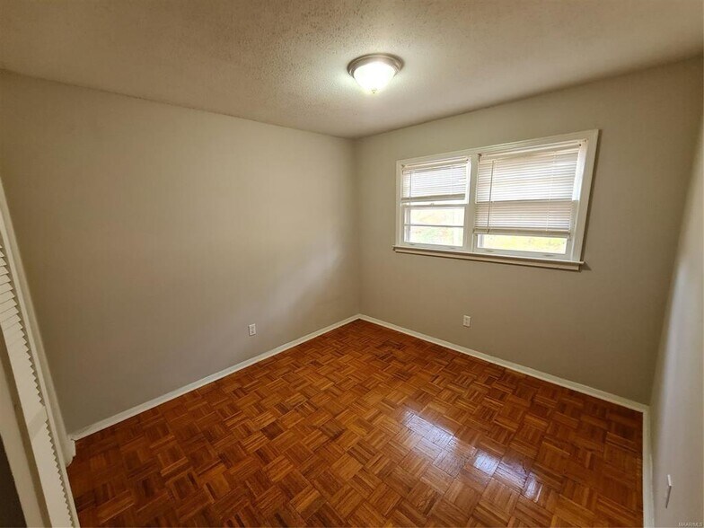 Building Photo - 1618 Midway St