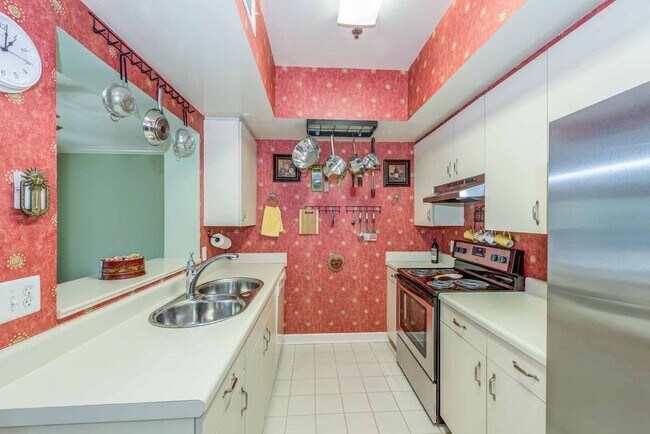 Building Photo - 2161 Peachtree Rd