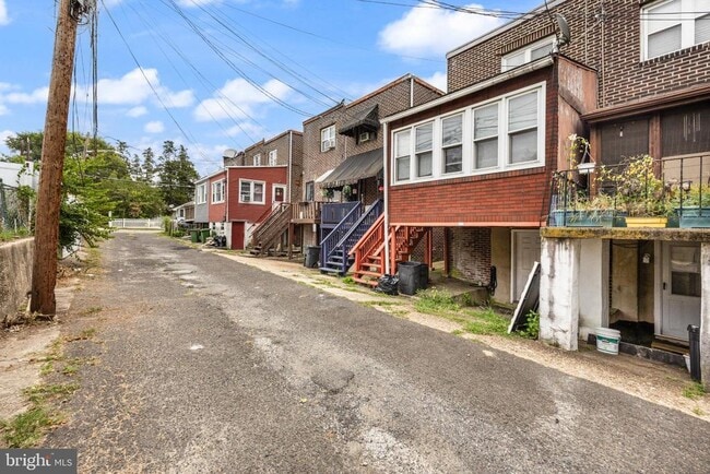 Building Photo - 5311 Sherwood Terrace