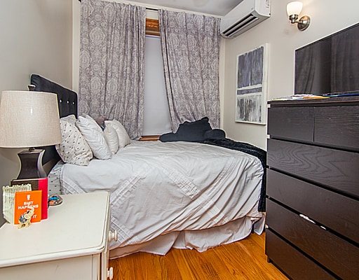 Building Photo - 137 Charles St