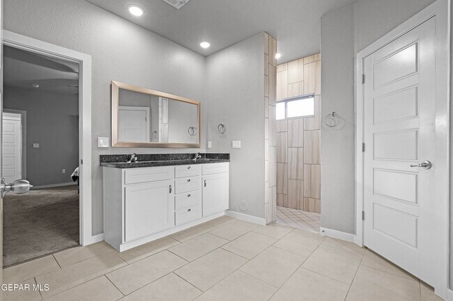 Building Photo - 6981 Black Mesquite Dr