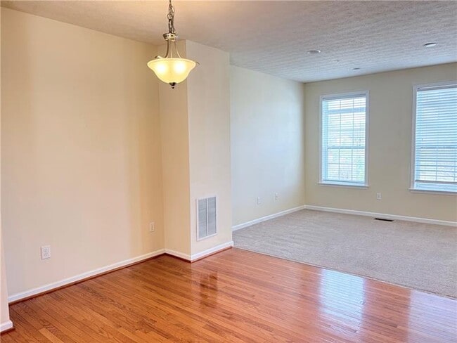 Building Photo - 525 Gala Dr