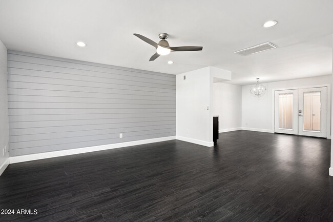 Building Photo - 6063 N Granite Reef Rd