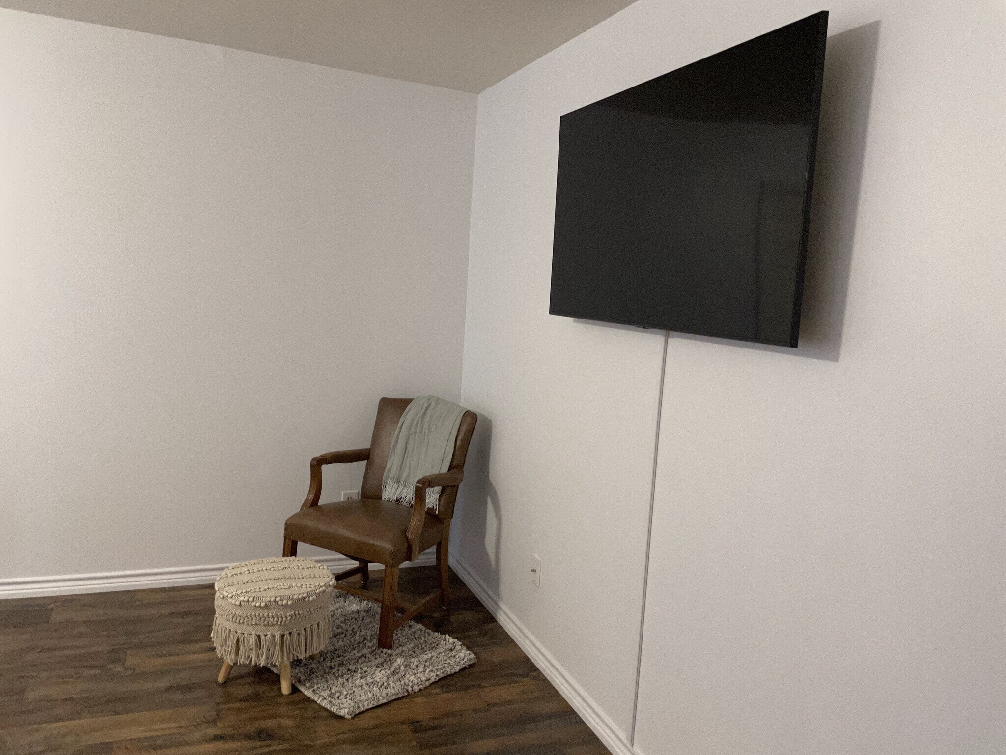 TV and sitting area in Main Bedroom - 11500 February Drive